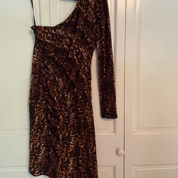 Calvin Klein cheetah print one long sleeved dress - Picture 2 of 7